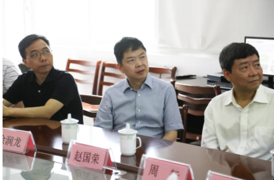 6月4日，省市场监管局党委委员、副局长，省药品监管局党组书记、局长徐润龙带队来公司开展“三服务”活动